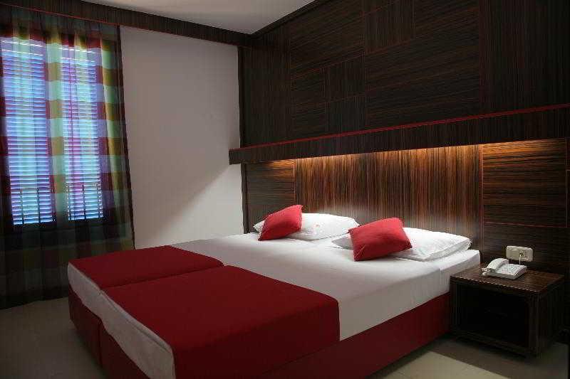 Hotel Slovenska Plaza Standard Budva Bagian luar foto