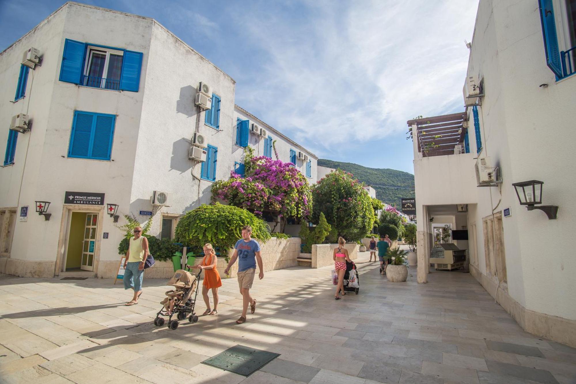 Hotel Slovenska Plaza Standard Budva Bagian luar foto