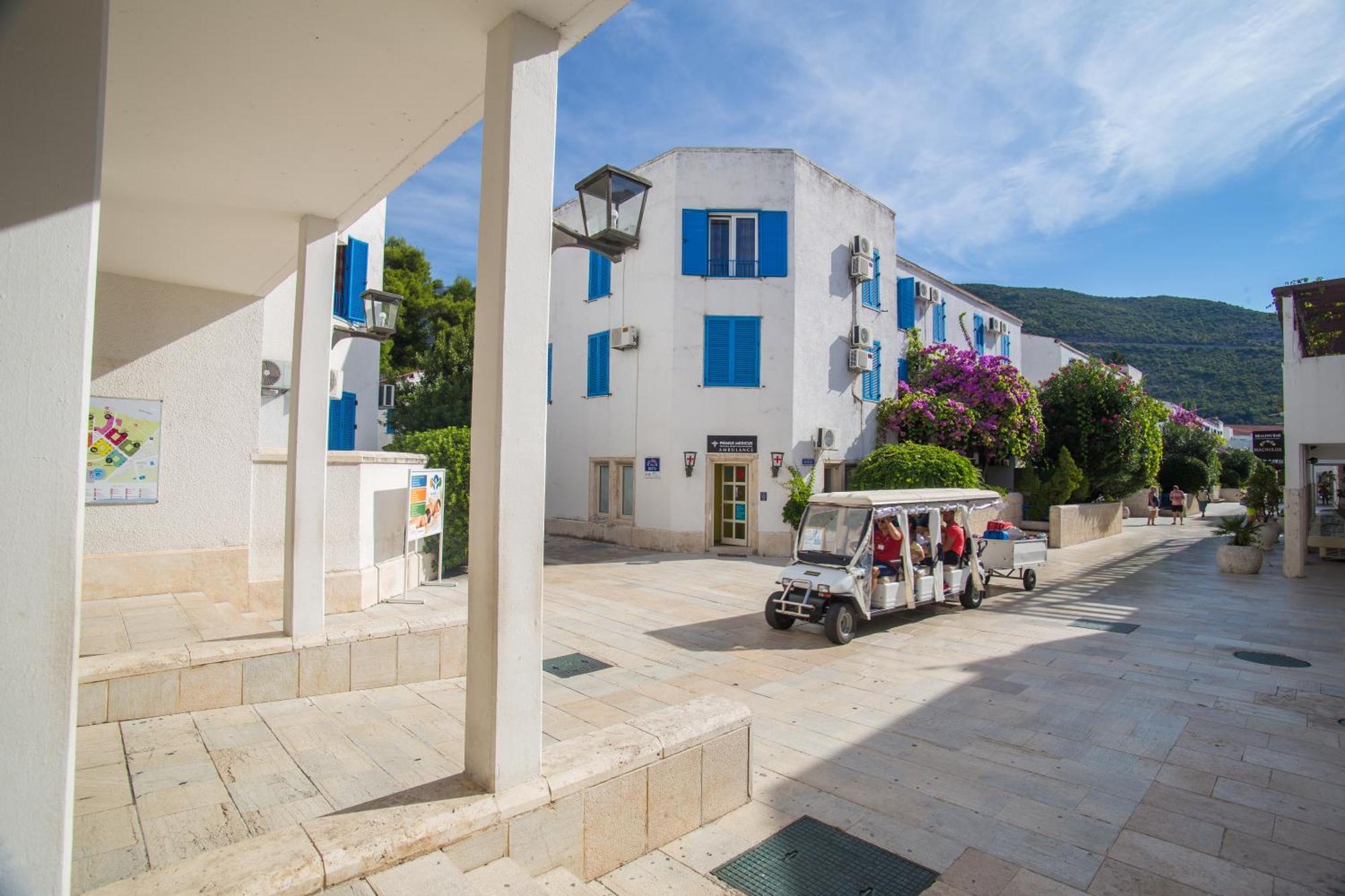 Hotel Slovenska Plaza Standard Budva Bagian luar foto