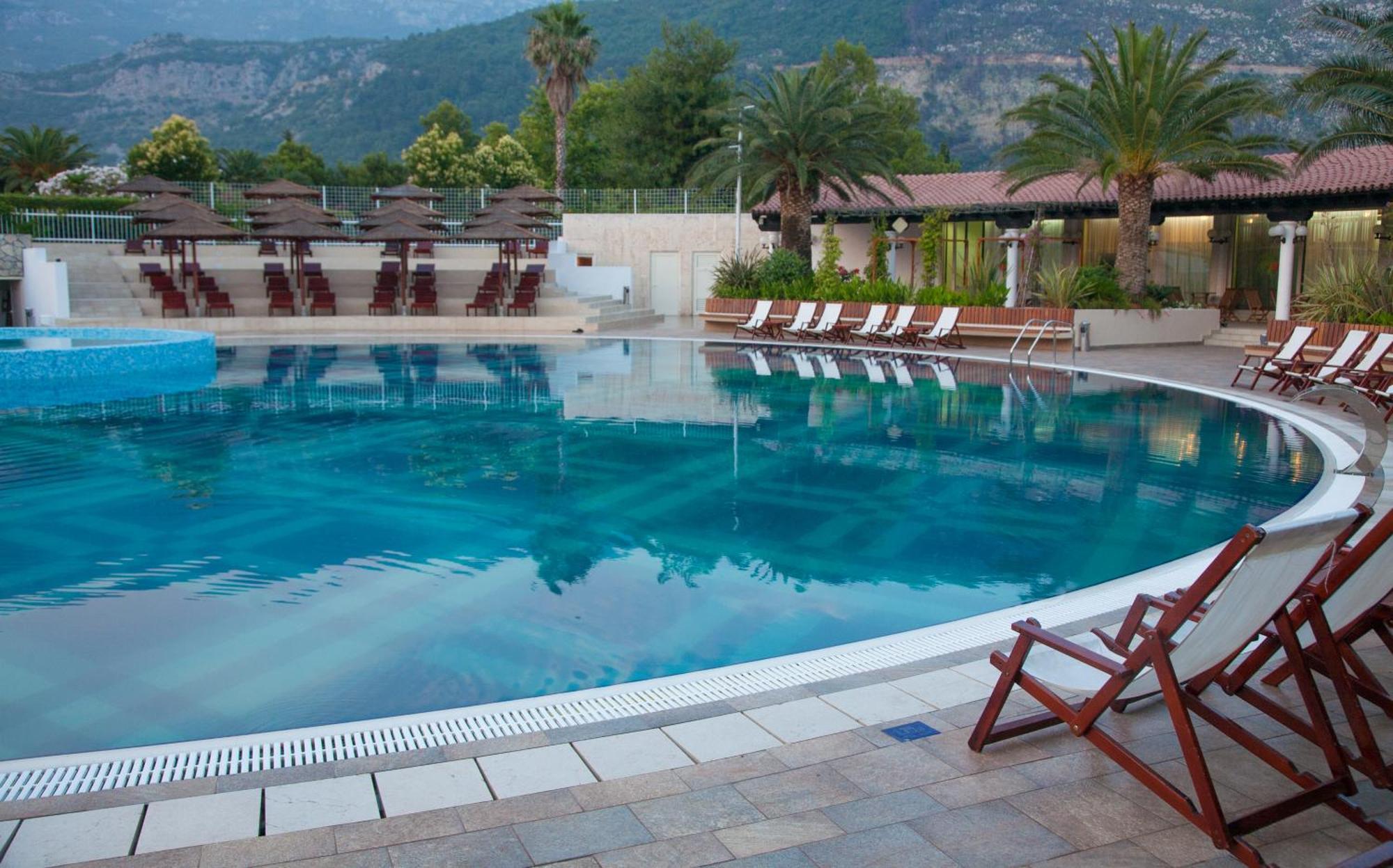 Hotel Slovenska Plaza Standard Budva Bagian luar foto