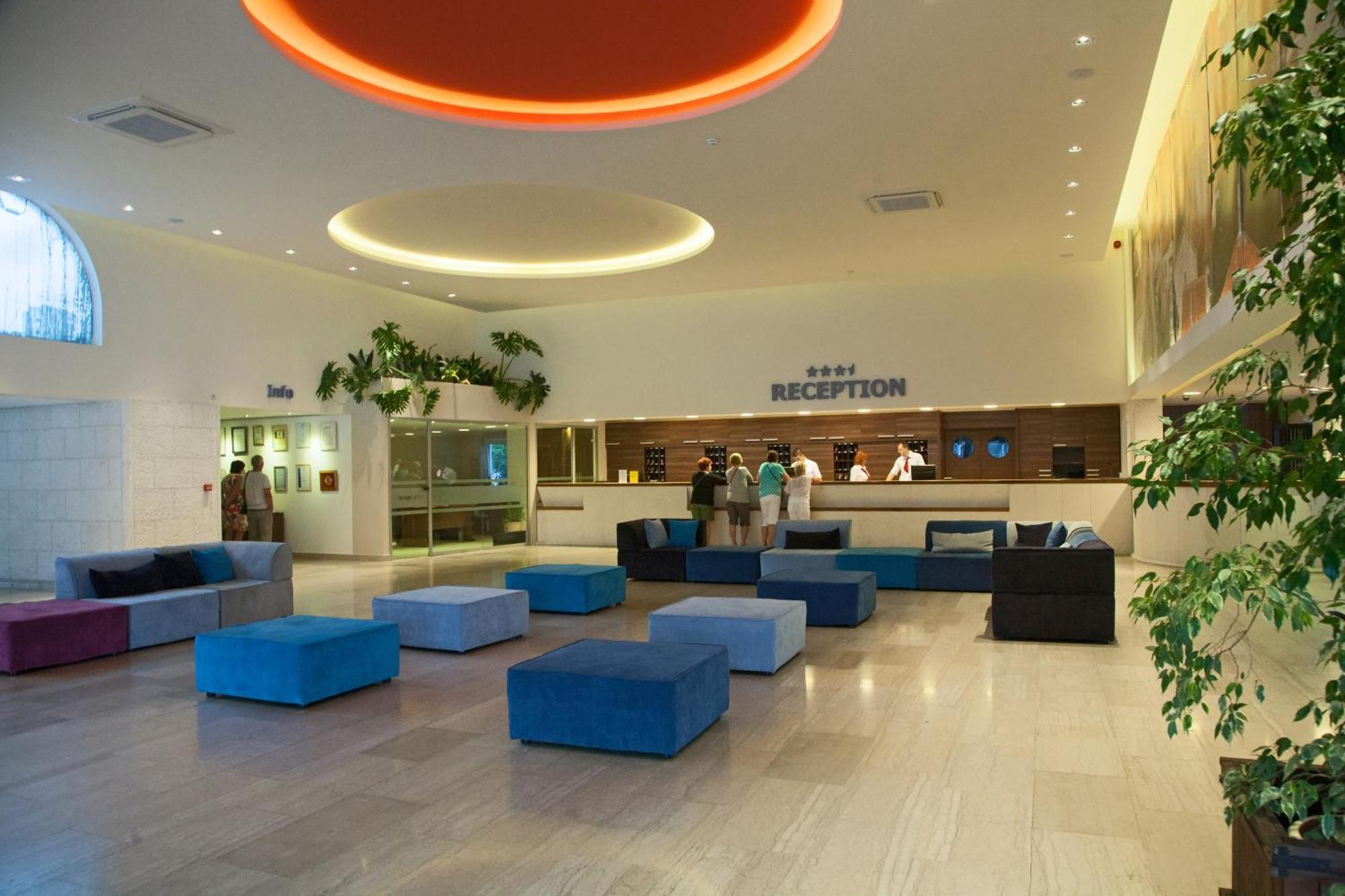 Hotel Slovenska Plaza Standard Budva Bagian luar foto