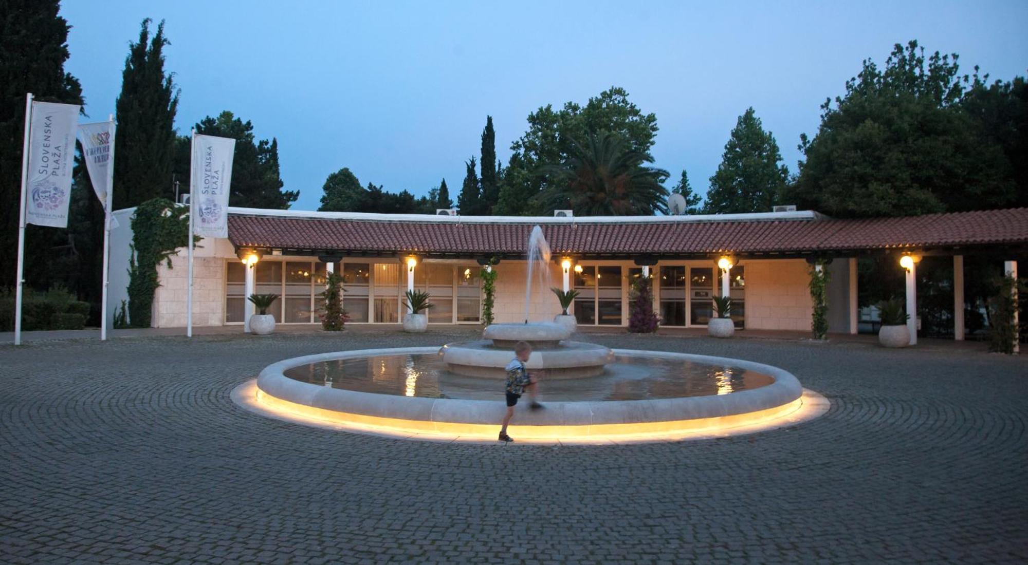 Hotel Slovenska Plaza Standard Budva Bagian luar foto