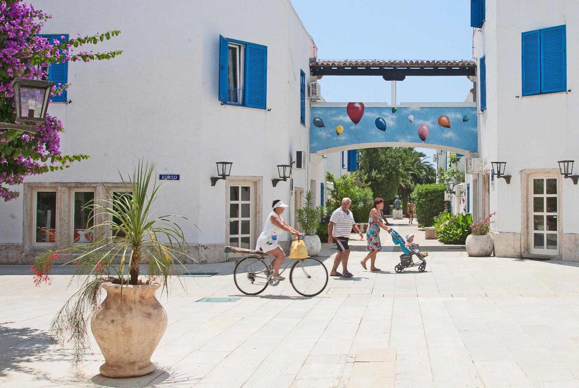 Hotel Slovenska Plaza Standard Budva Bagian luar foto
