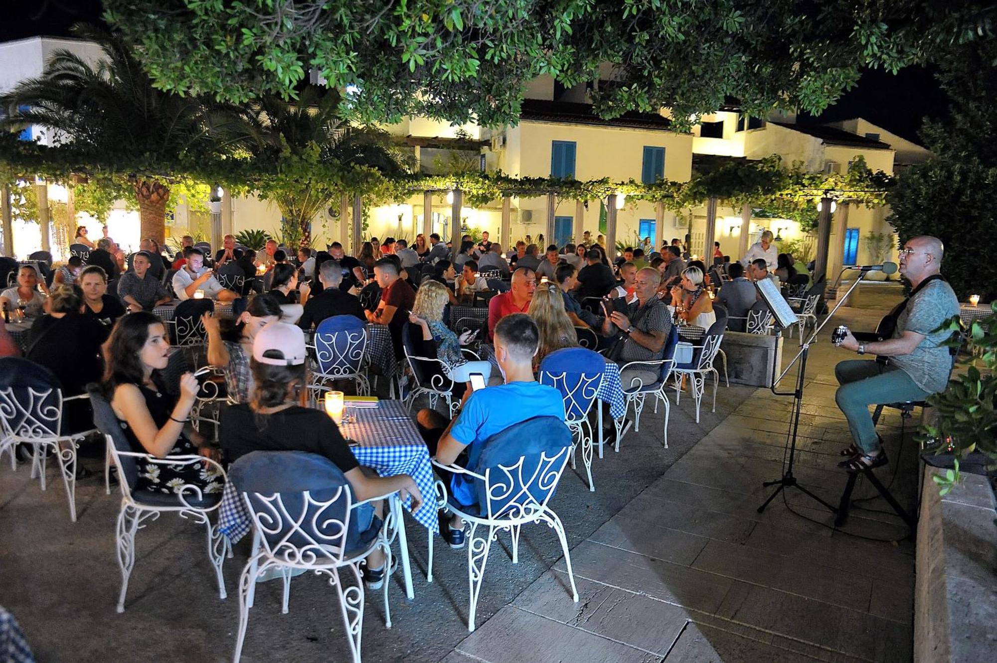 Hotel Slovenska Plaza Standard Budva Bagian luar foto