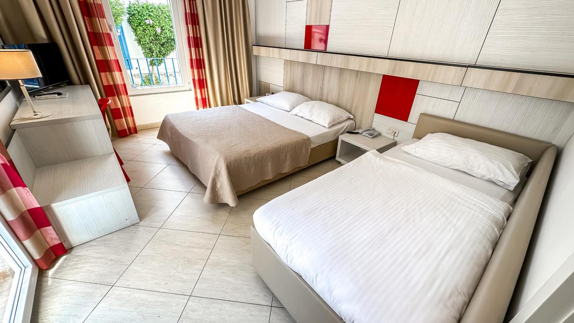 Hotel Slovenska Plaza Standard Budva Bagian luar foto