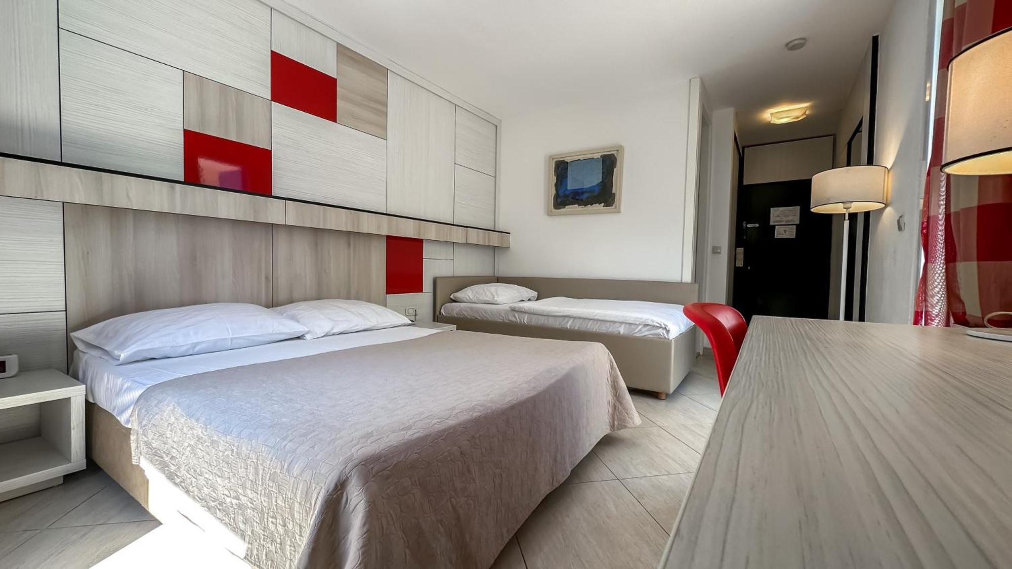 Hotel Slovenska Plaza Standard Budva Bagian luar foto