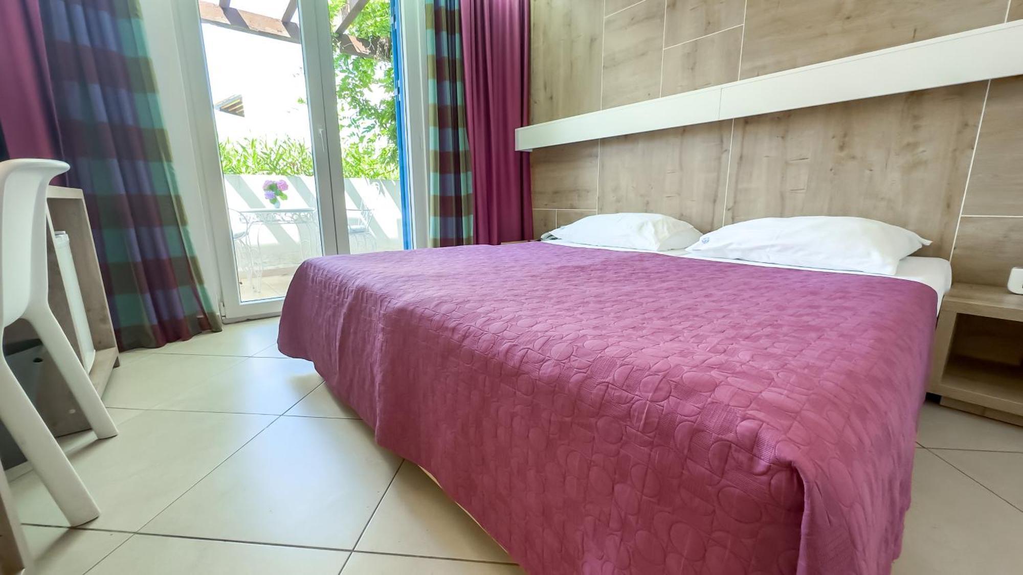 Hotel Slovenska Plaza Standard Budva Bagian luar foto