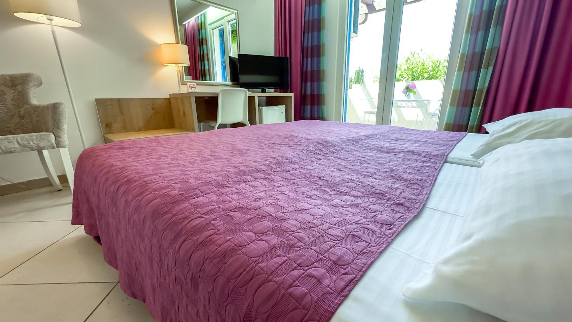 Hotel Slovenska Plaza Standard Budva Bagian luar foto