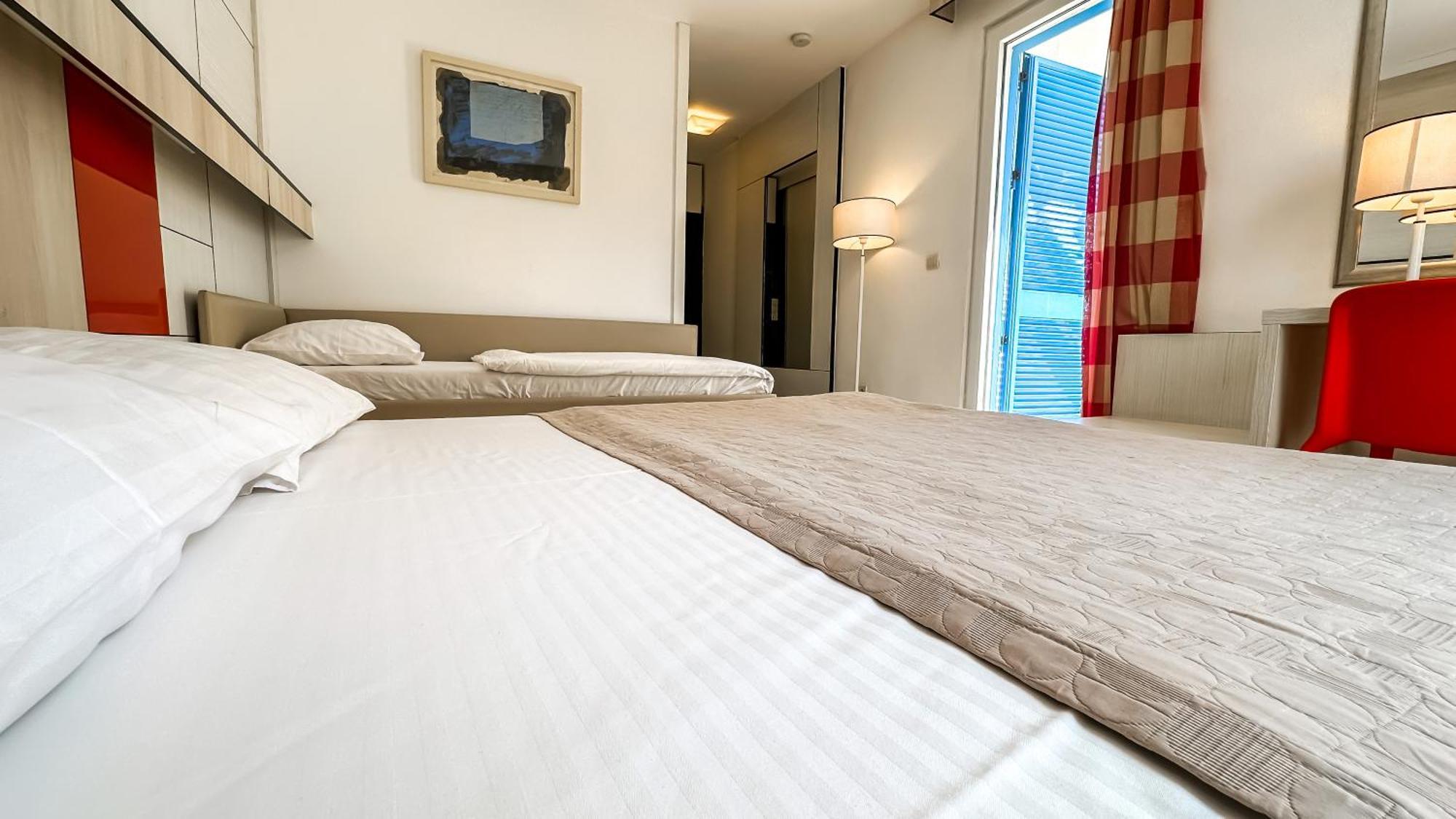 Hotel Slovenska Plaza Standard Budva Bagian luar foto