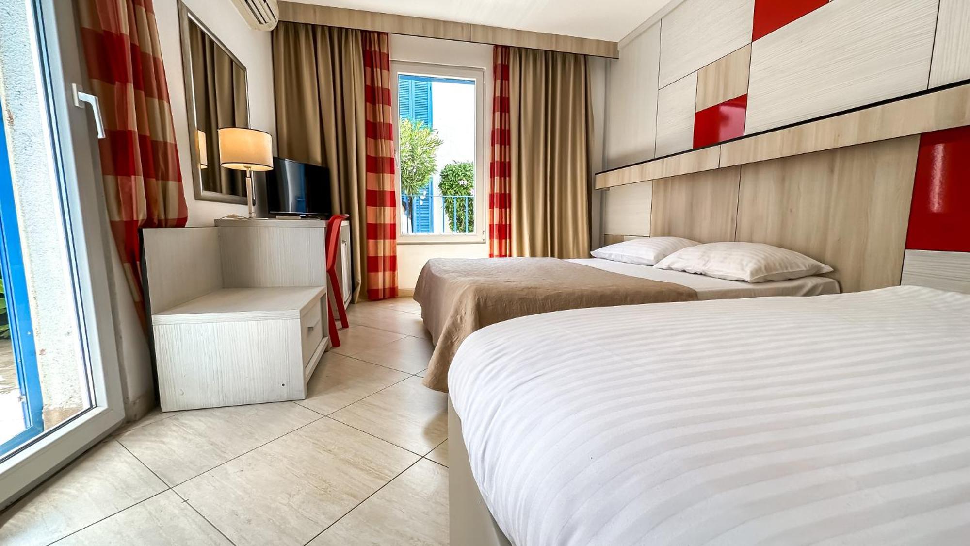 Hotel Slovenska Plaza Standard Budva Bagian luar foto