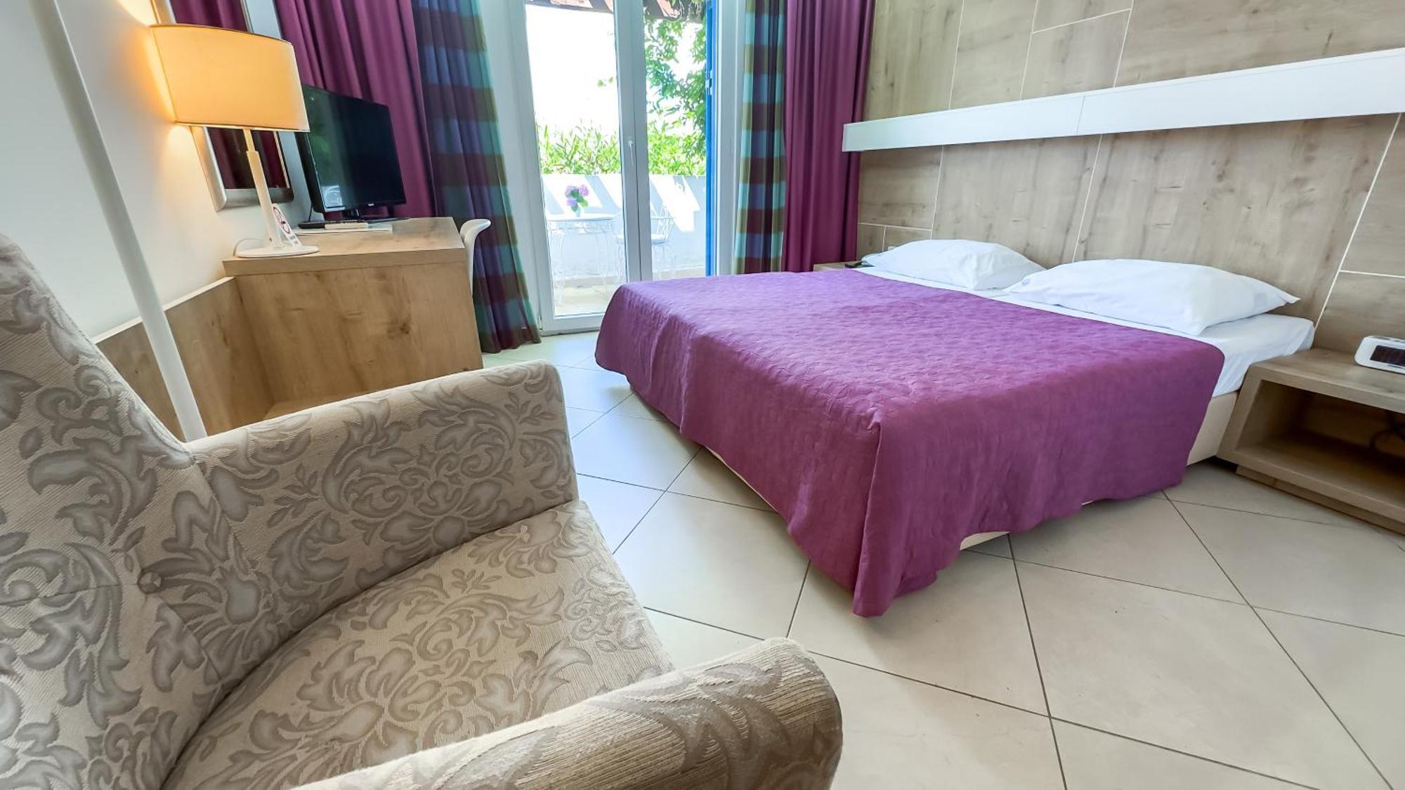 Hotel Slovenska Plaza Standard Budva Bagian luar foto