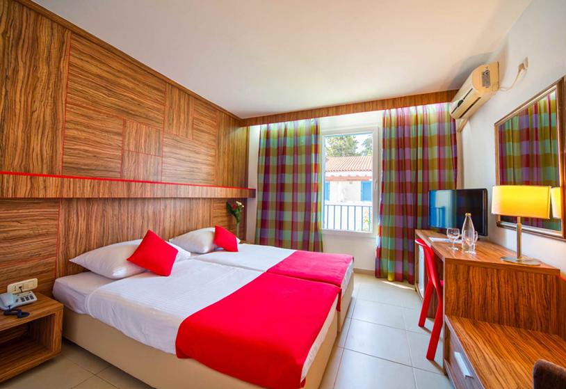 Hotel Slovenska Plaza Standard Budva Bagian luar foto